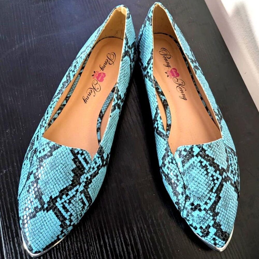 Penny Loves Kenny Blue Snakeskin Pointed Toe Flats | Size 12W